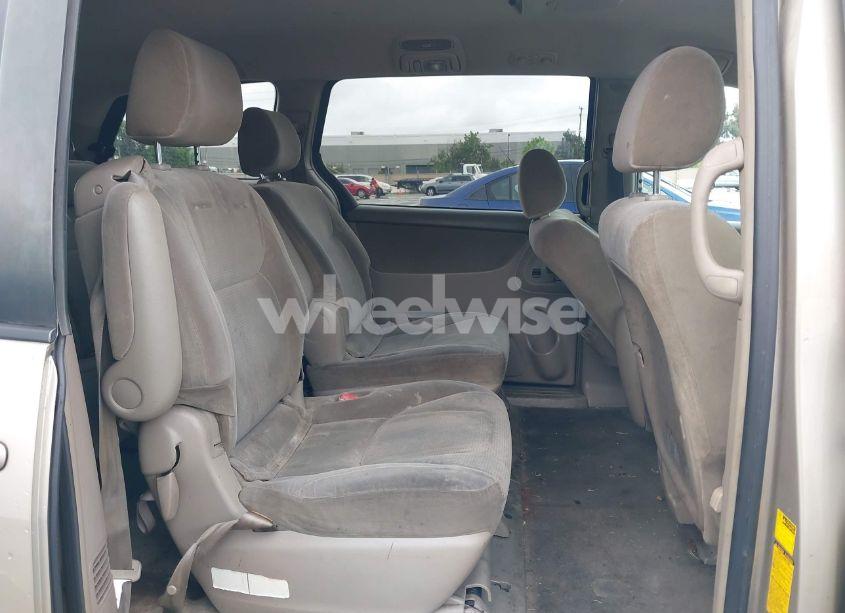 Photo 8 of 2004 Toyota Sienna LE (VIN 5TDZA23C14S101329)