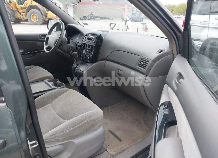 Photo 5 of 2004 Toyota Sienna CE (VIN 5TDZA23C14S106417)