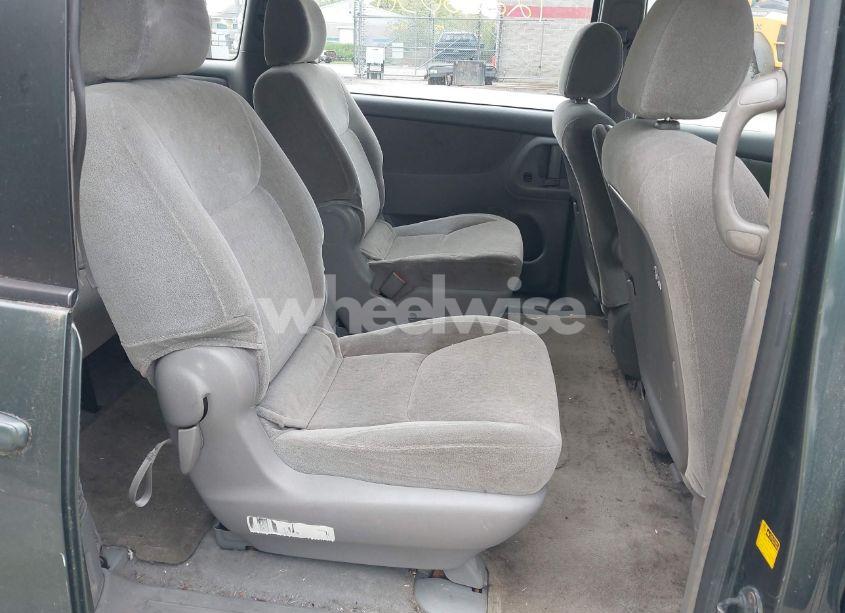 Photo 8 of 2004 Toyota Sienna CE (VIN 5TDZA23C14S106417)
