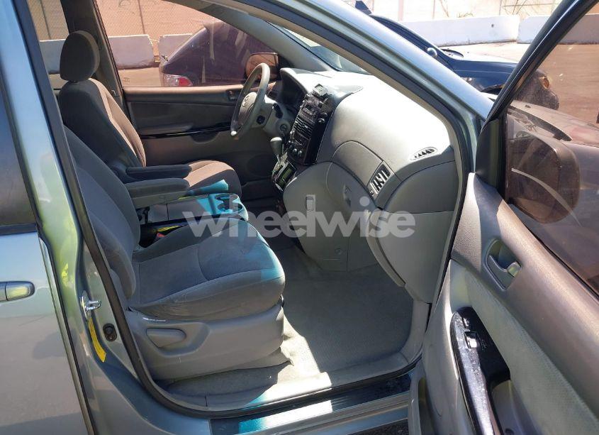 Photo 5 of 2004 Toyota Sienna LE (VIN 5TDZA23C14S146545)