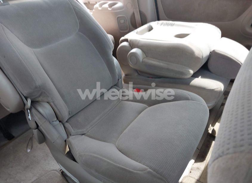 Photo 8 of 2004 Toyota Sienna LE (VIN 5TDZA23C14S183806)