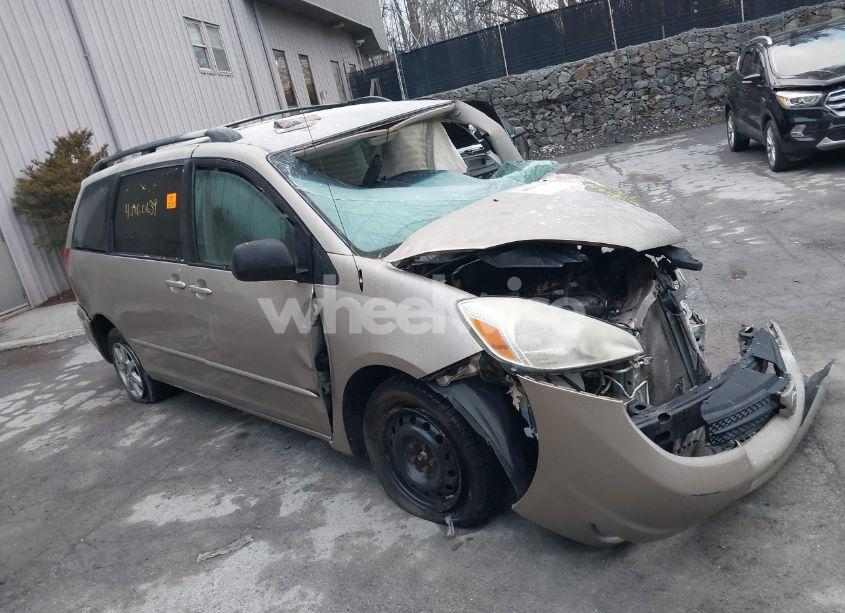 2004 Toyota Sienna LE (VIN 5TDZA23C14S190108) main photo
