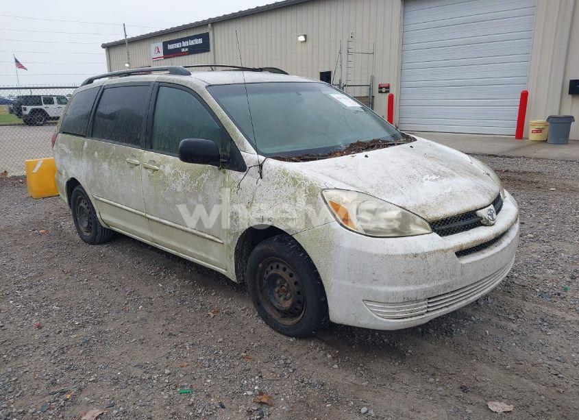 2004 Toyota Sienna LE (VIN 5TDZA23C14S197379) main photo