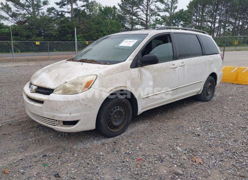 Photo 2 of 2004 Toyota Sienna LE (VIN 5TDZA23C14S197379)