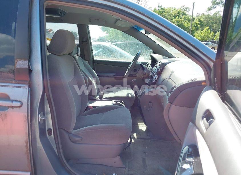 Photo 5 of 2005 Toyota Sienna CE (VIN 5TDZA23C15S223321)