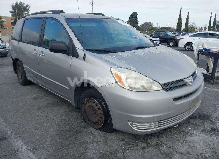 2005 Toyota Sienna LE (VIN 5TDZA23C15S228728) main photo