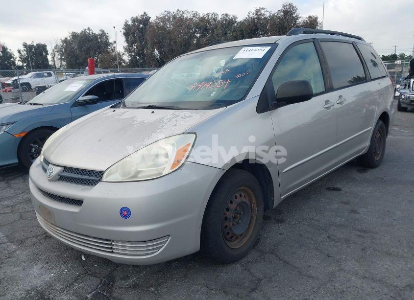 Photo 2 of 2005 Toyota Sienna LE (VIN 5TDZA23C15S228728)