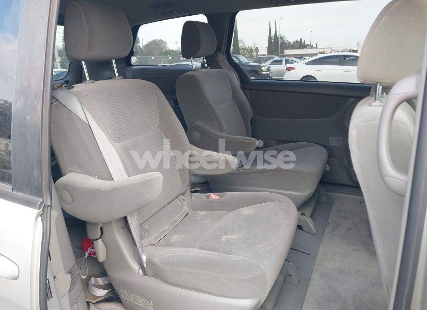 Photo 8 of 2005 Toyota Sienna LE (VIN 5TDZA23C15S228728)