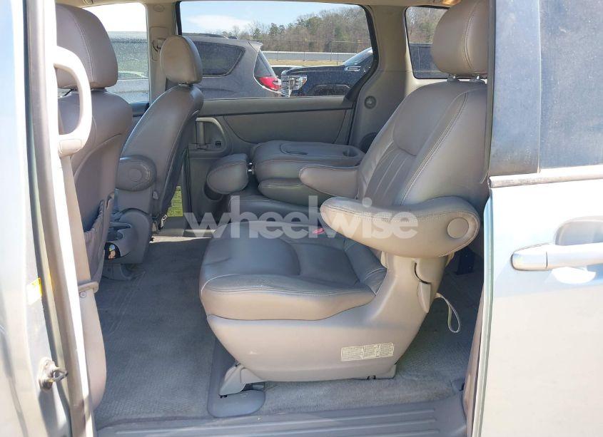Photo 8 of 2005 Toyota Sienna LE (VIN 5TDZA23C15S245755)