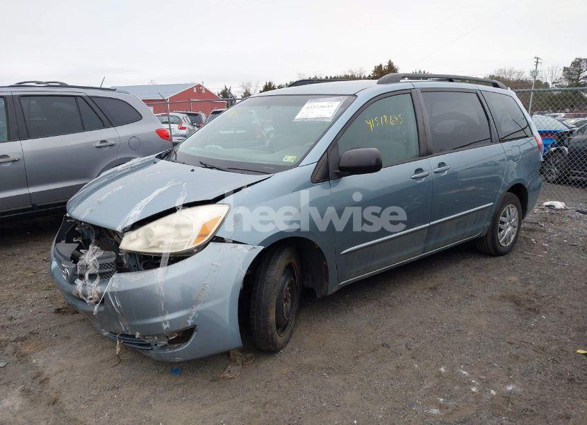 Photo 2 of 2005 Toyota Sienna LE (VIN 5TDZA23C15S291067)