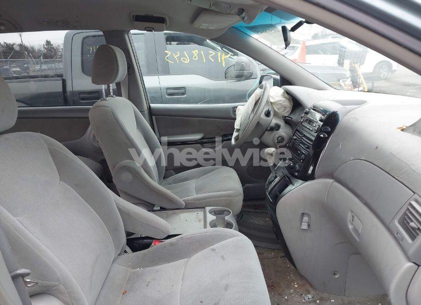 Photo 5 of 2005 Toyota Sienna LE (VIN 5TDZA23C15S291067)