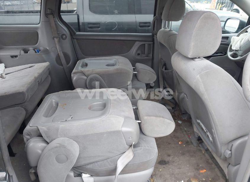 Photo 8 of 2005 Toyota Sienna LE (VIN 5TDZA23C15S291067)
