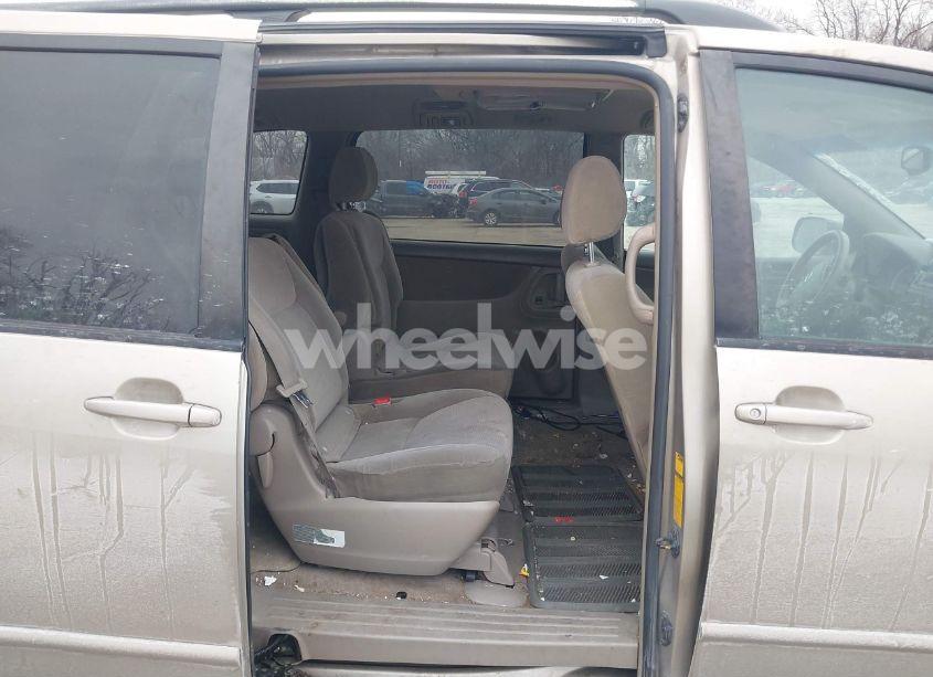 Photo 8 of 2005 Toyota Sienna LE (VIN 5TDZA23C15S296043)
