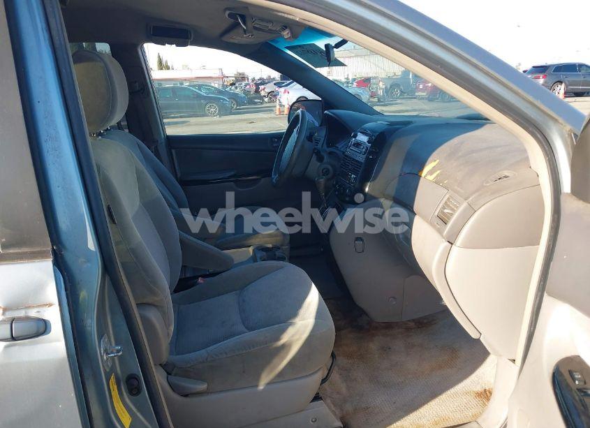 Photo 5 of 2005 Toyota Sienna LE (VIN 5TDZA23C15S302844)