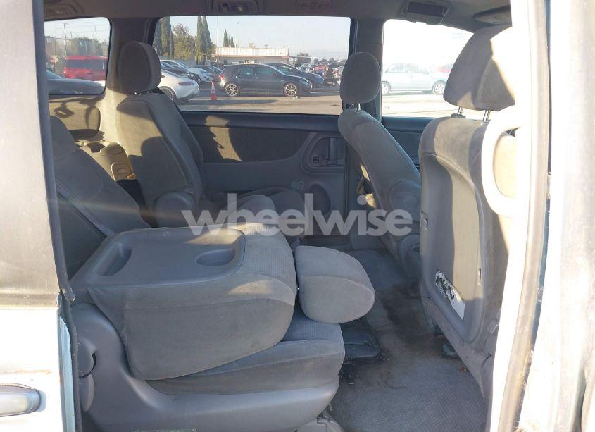 Photo 8 of 2005 Toyota Sienna LE (VIN 5TDZA23C15S302844)