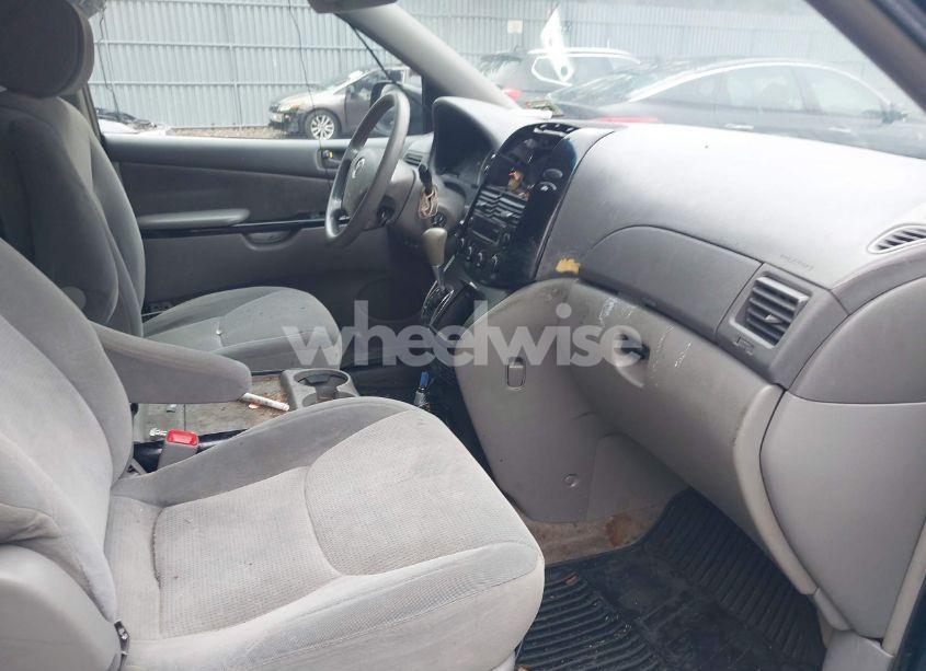 Photo 5 of 2005 Toyota Sienna LE (VIN 5TDZA23C15S360551)