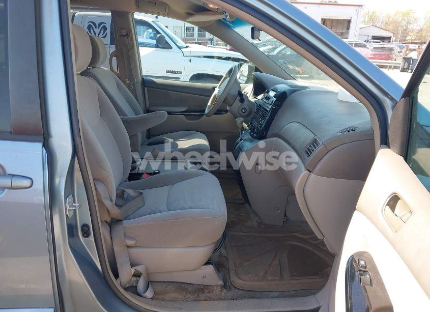 Photo 5 of 2005 Toyota Sienna LE (VIN 5TDZA23C15S361375)