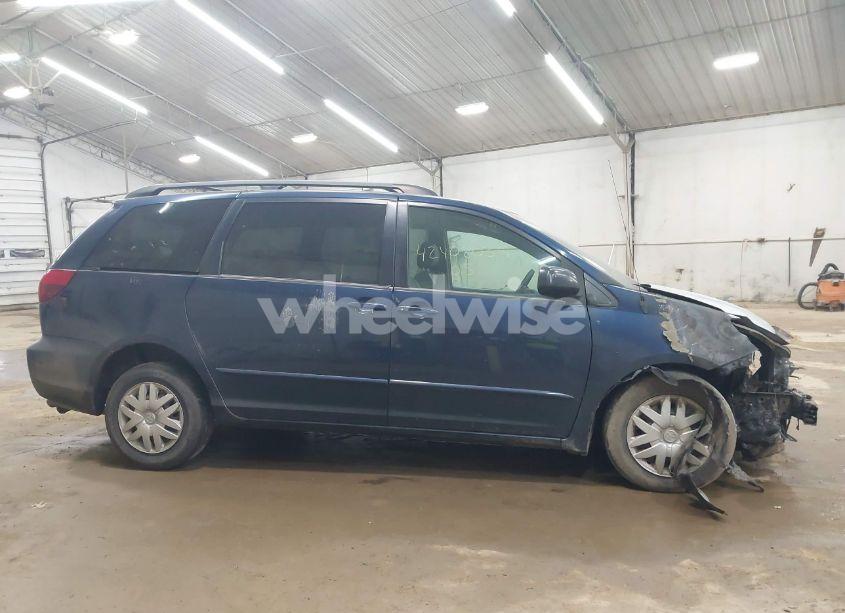 Photo 13 of 2005 Toyota Sienna LE (VIN 5TDZA23C15S376927)