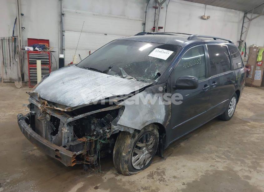 Photo 2 of 2005 Toyota Sienna LE (VIN 5TDZA23C15S376927)