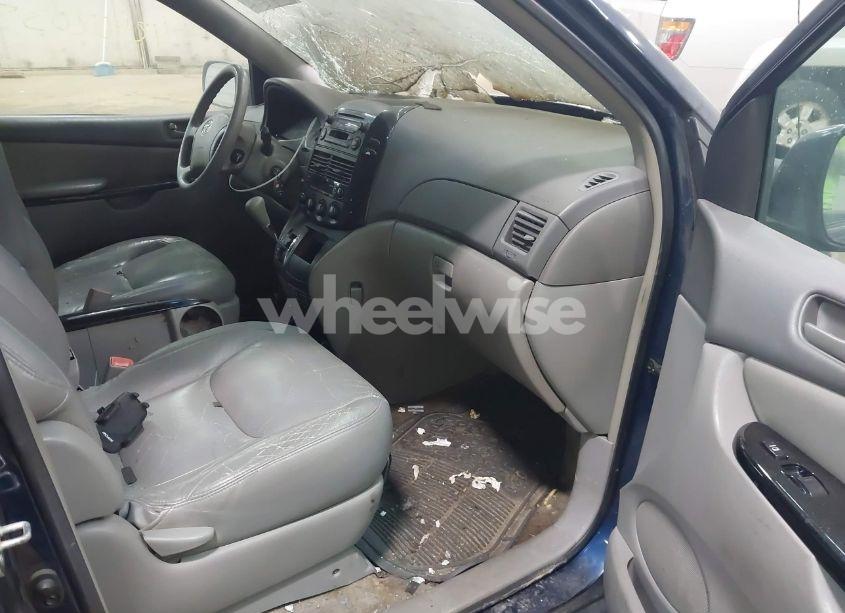 Photo 5 of 2005 Toyota Sienna LE (VIN 5TDZA23C15S376927)