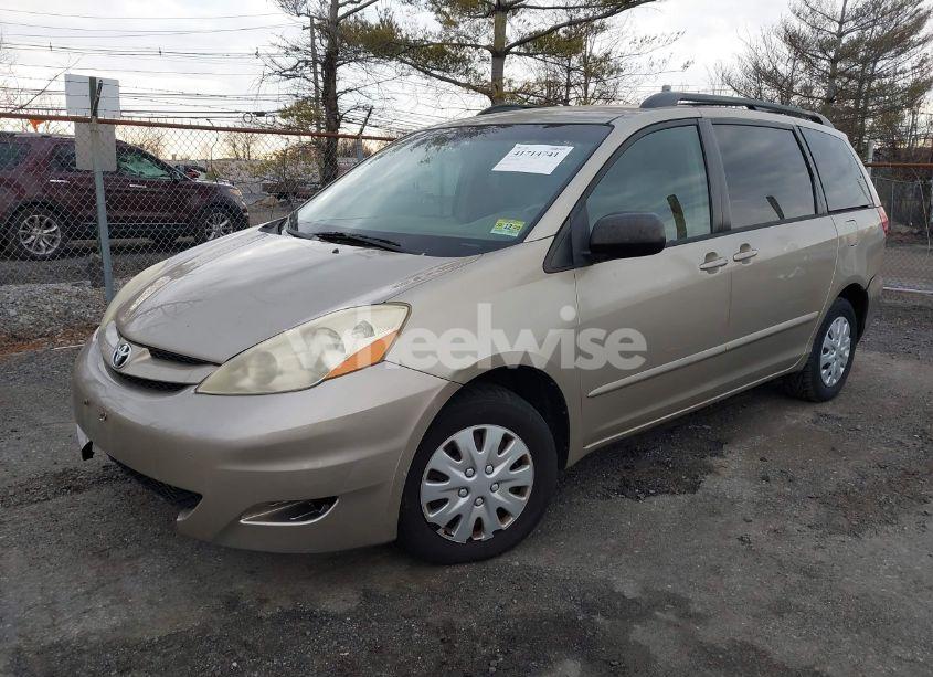 Photo 2 of 2006 Toyota Sienna LE (VIN 5TDZA23C16S397343)