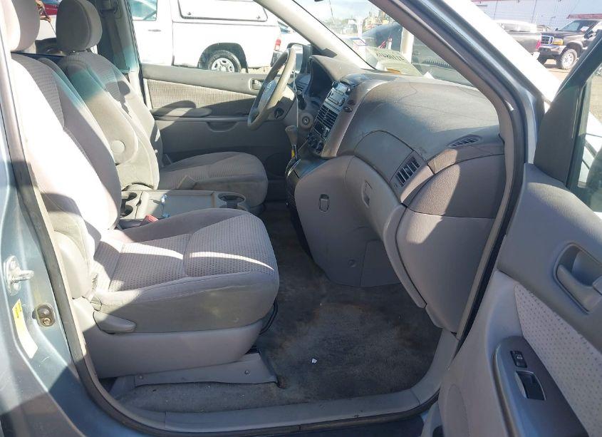 Photo 5 of 2006 Toyota Sienna LE (VIN 5TDZA23C16S428428)