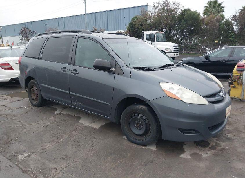 2006 Toyota Sienna LE (VIN 5TDZA23C16S443270) main photo