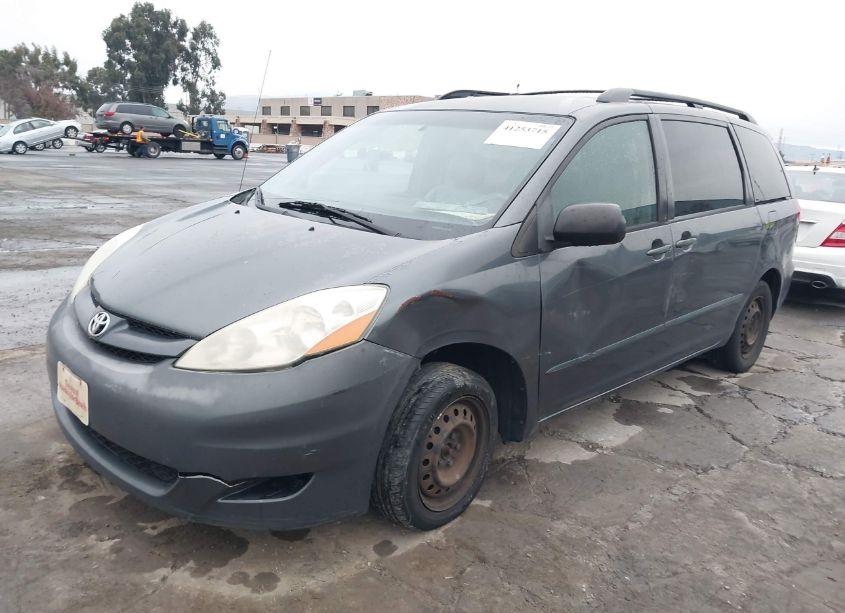 Photo 2 of 2006 Toyota Sienna LE (VIN 5TDZA23C16S443270)