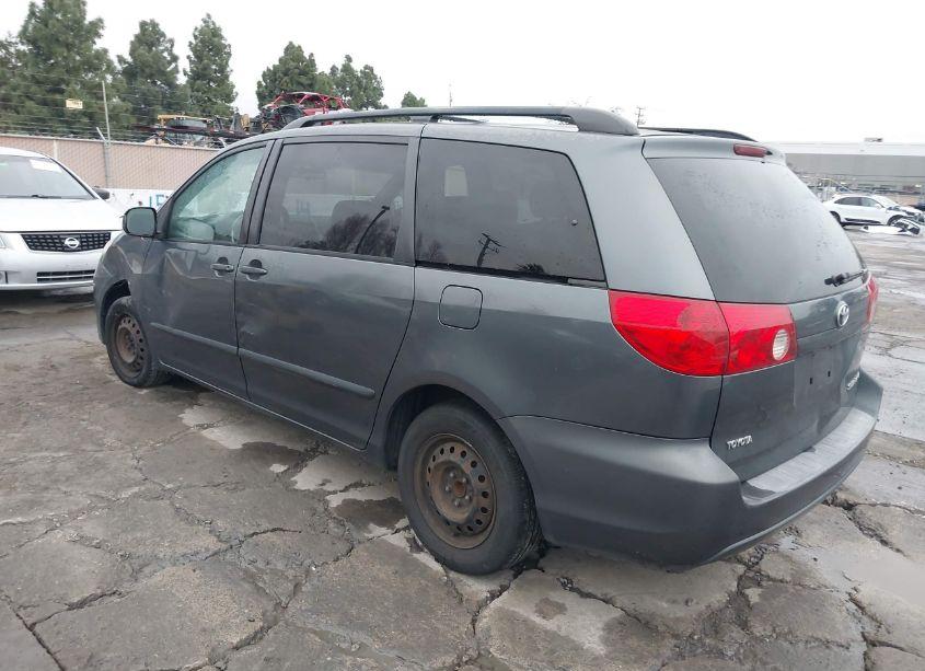 Photo 3 of 2006 Toyota Sienna LE (VIN 5TDZA23C16S443270)