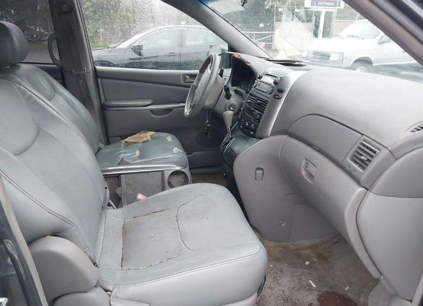 Photo 5 of 2006 Toyota Sienna LE (VIN 5TDZA23C16S443270)