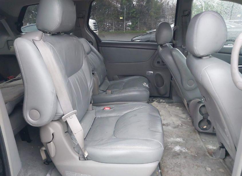 Photo 8 of 2006 Toyota Sienna LE (VIN 5TDZA23C16S443270)