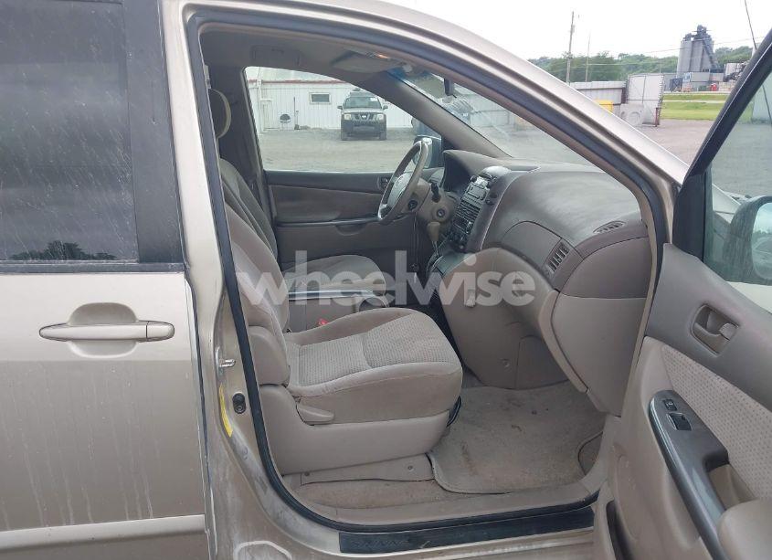 Photo 5 of 2006 Toyota Sienna LE (VIN 5TDZA23C16S491786)