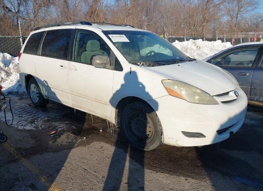 2006 Toyota Sienna LE (VIN 5TDZA23C16S495739) main photo