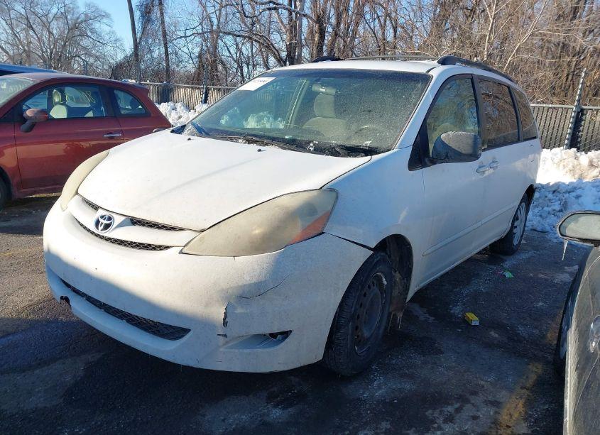 Photo 2 of 2006 Toyota Sienna LE (VIN 5TDZA23C16S495739)