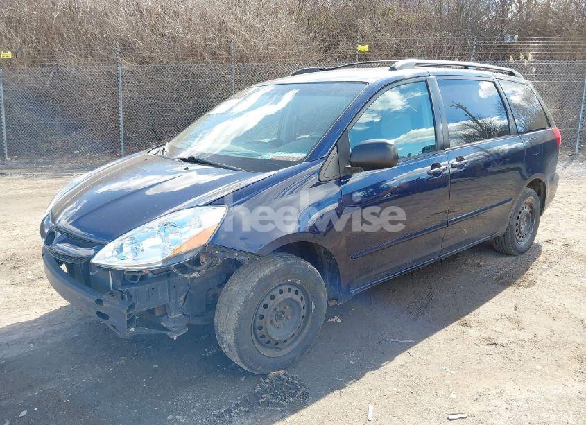 Photo 2 of 2006 Toyota Sienna CE (VIN 5TDZA23C16S500373)