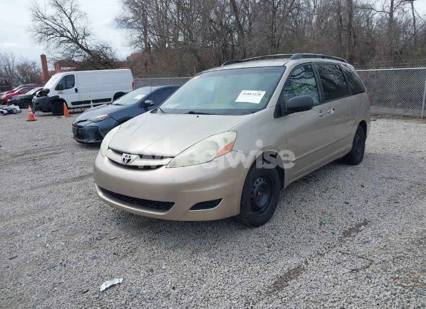Photo 2 of 2006 Toyota Sienna LE (VIN 5TDZA23C16S526035)