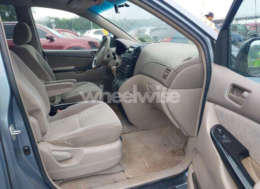 Photo 5 of 2004 Toyota Sienna LE (VIN 5TDZA23C24S008495)