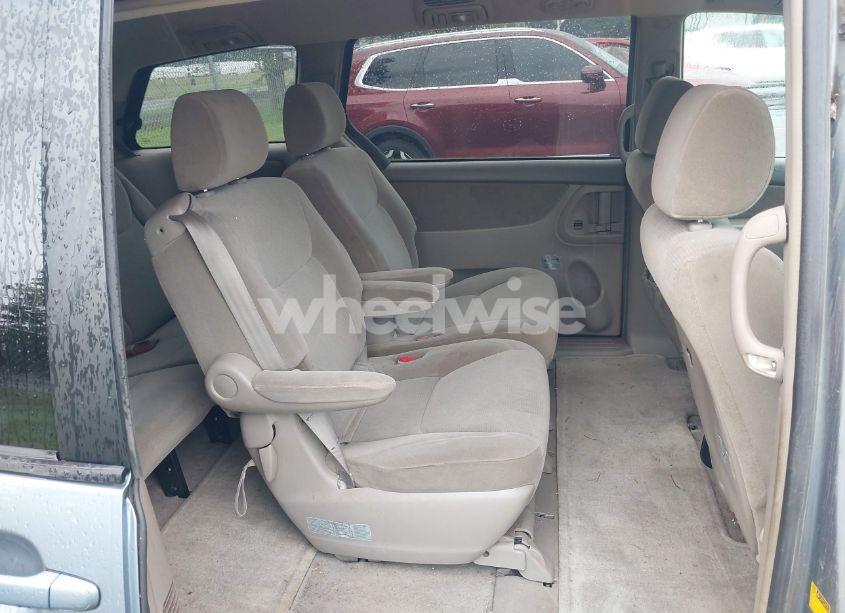 Photo 8 of 2004 Toyota Sienna LE (VIN 5TDZA23C24S008495)