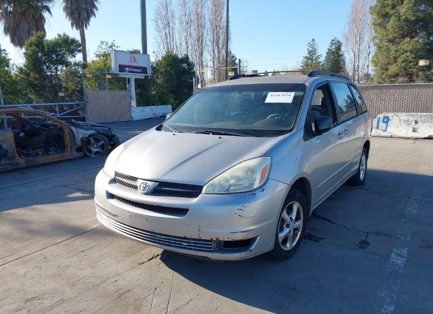 Photo 2 of 2004 Toyota Sienna CE (VIN 5TDZA23C24S013521)