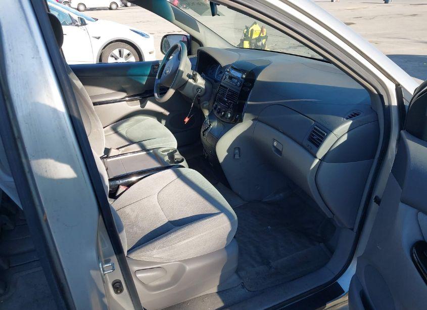 Photo 5 of 2004 Toyota Sienna CE (VIN 5TDZA23C24S013521)