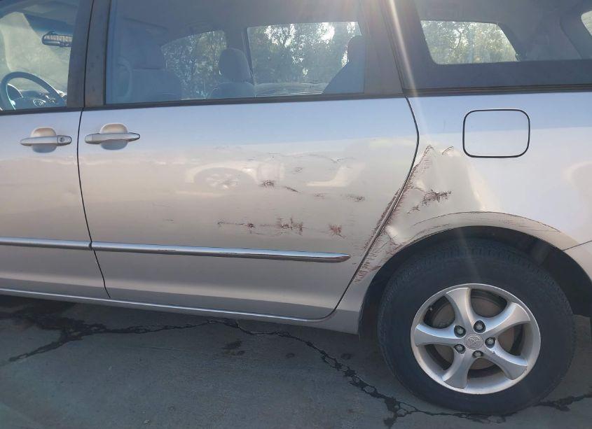 Photo 6 of 2004 Toyota Sienna CE (VIN 5TDZA23C24S013521)