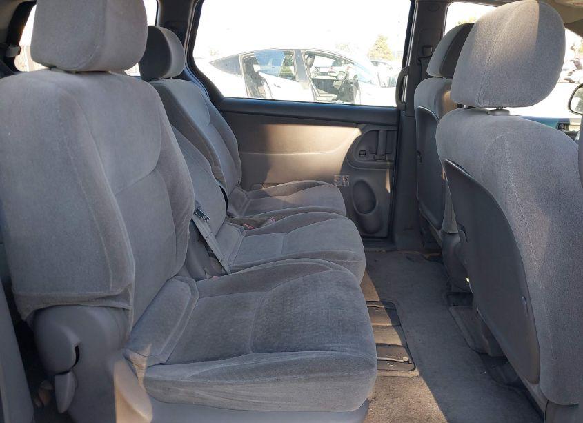 Photo 8 of 2004 Toyota Sienna CE (VIN 5TDZA23C24S013521)