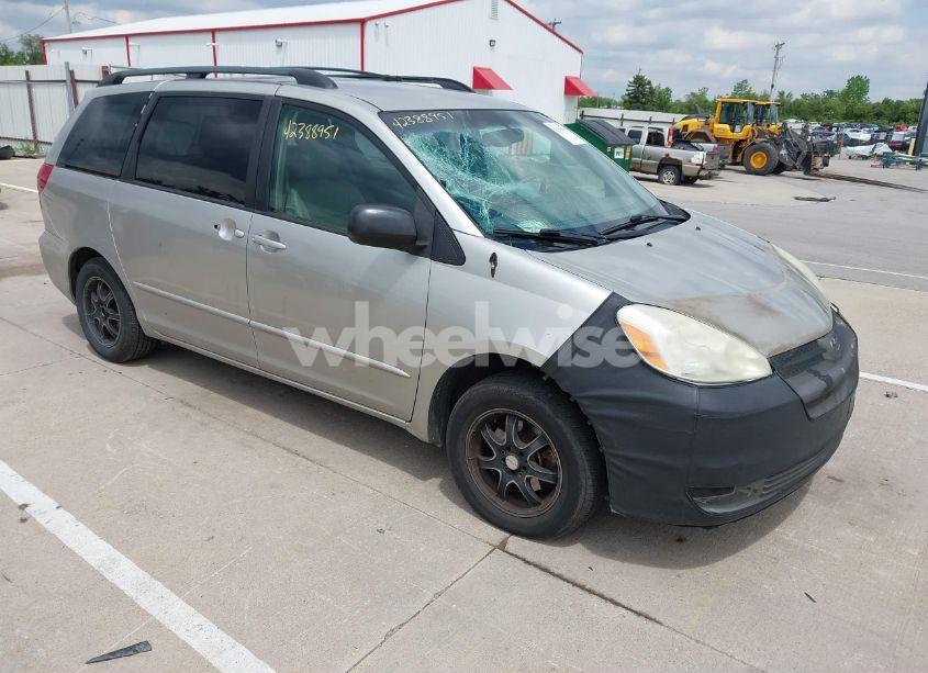 2004 Toyota Sienna LE (VIN 5TDZA23C24S023188) main photo