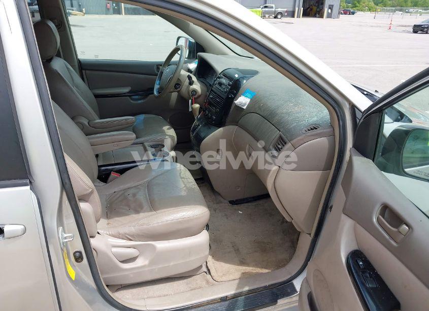 Photo 5 of 2004 Toyota Sienna LE (VIN 5TDZA23C24S023188)