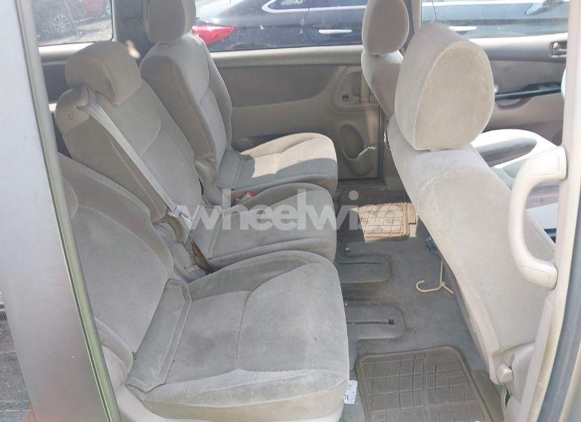 Photo 8 of 2004 Toyota Sienna LE (VIN 5TDZA23C24S030531)