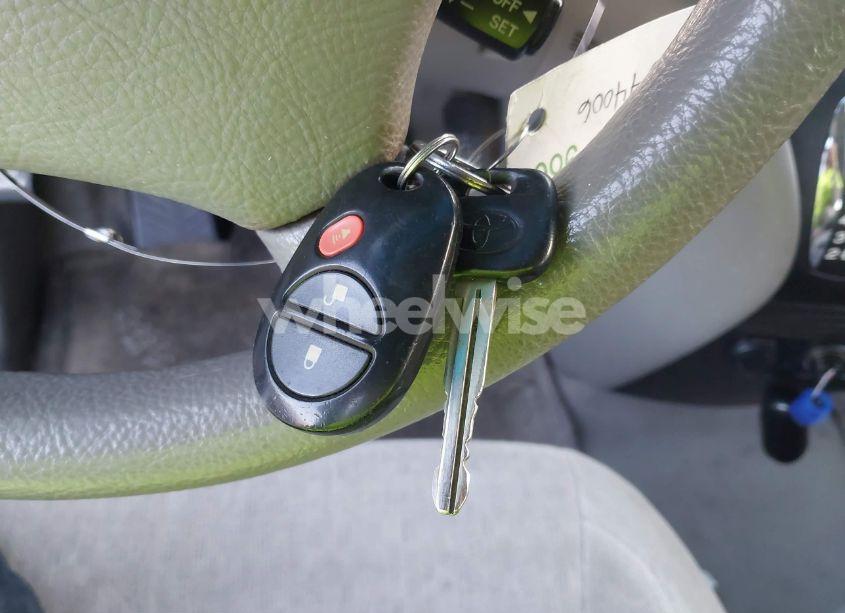 Photo 11 of 2004 Toyota Sienna CE (VIN 5TDZA23C24S069104)