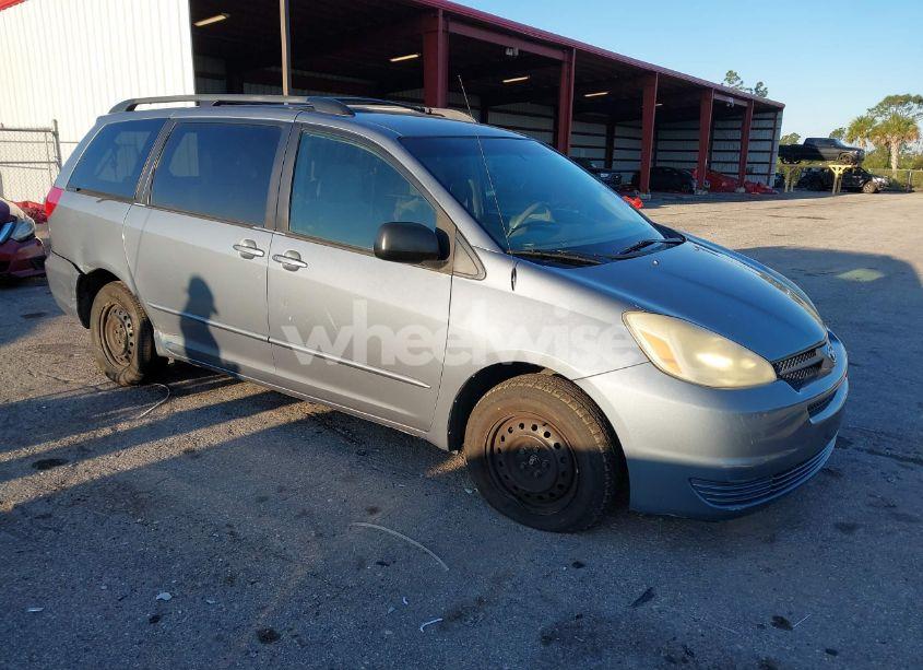 2004 Toyota Sienna LE (VIN 5TDZA23C24S070303) main photo