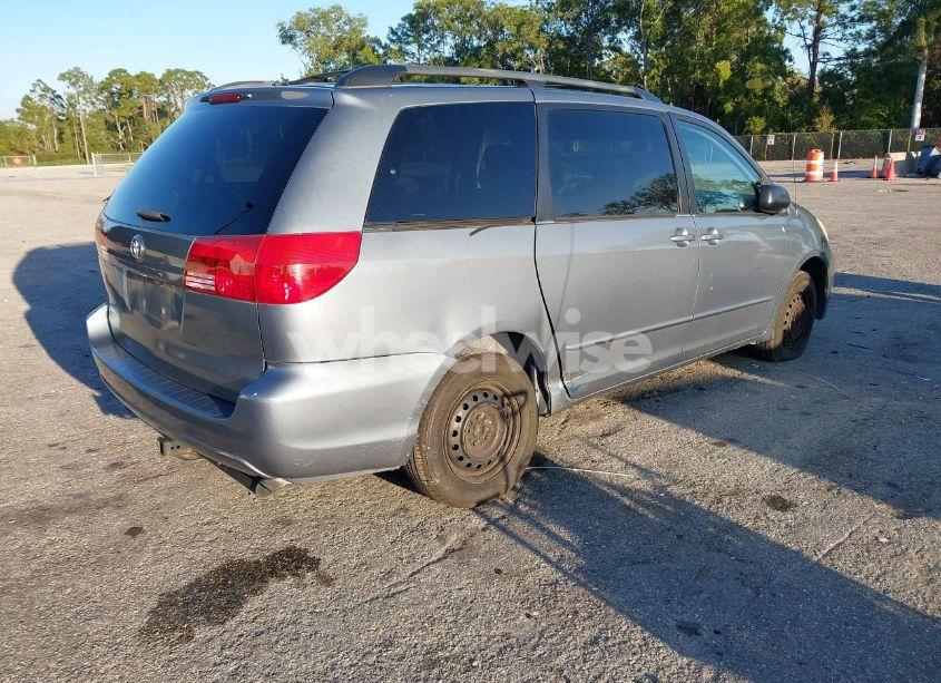 Photo 4 of 2004 Toyota Sienna LE (VIN 5TDZA23C24S070303)