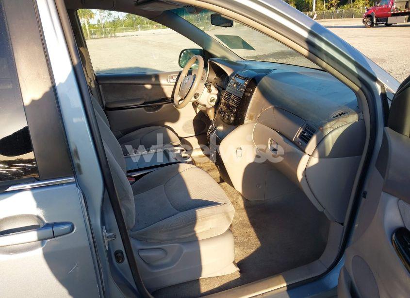 Photo 5 of 2004 Toyota Sienna LE (VIN 5TDZA23C24S070303)