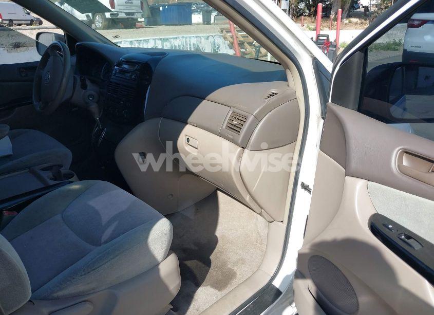 Photo 5 of 2004 Toyota Sienna CE (VIN 5TDZA23C24S086551)